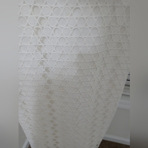 ANN TAYLOR White Eyelet Circular Pattern Unique Design Throughout - Picture 4 of 5